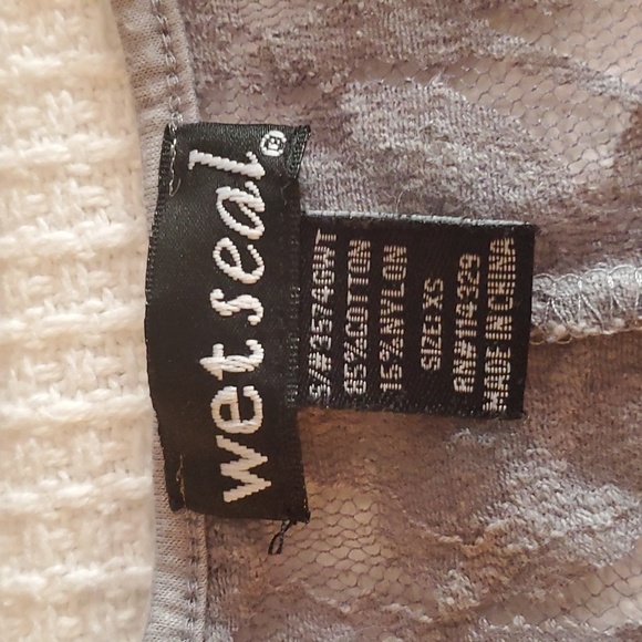 SUPER Cute 😍 Grey XSmall Wet Seal lace dressy shirt with zipper in front - Picture 4 of 5